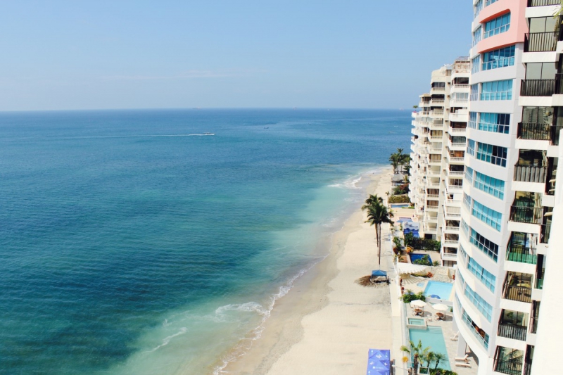 chambre-hote-LES ARCS-min_beach_ocean_shore_hotel_palm_tree-33726